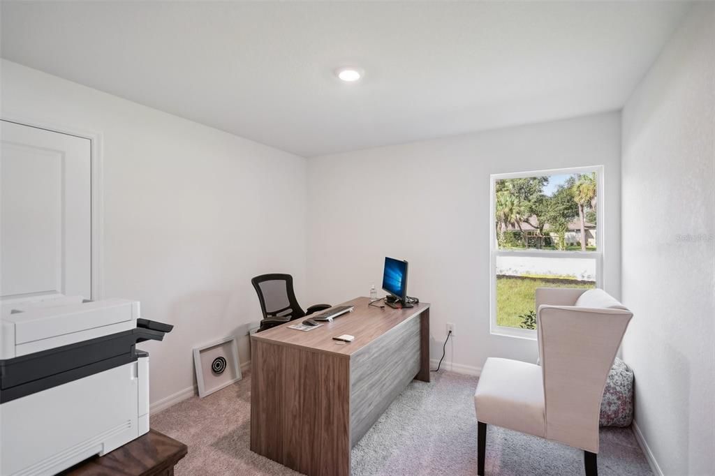 На продажу: $333,990 (4 спален, 2 ванн, 1672 Квадратных фут)
