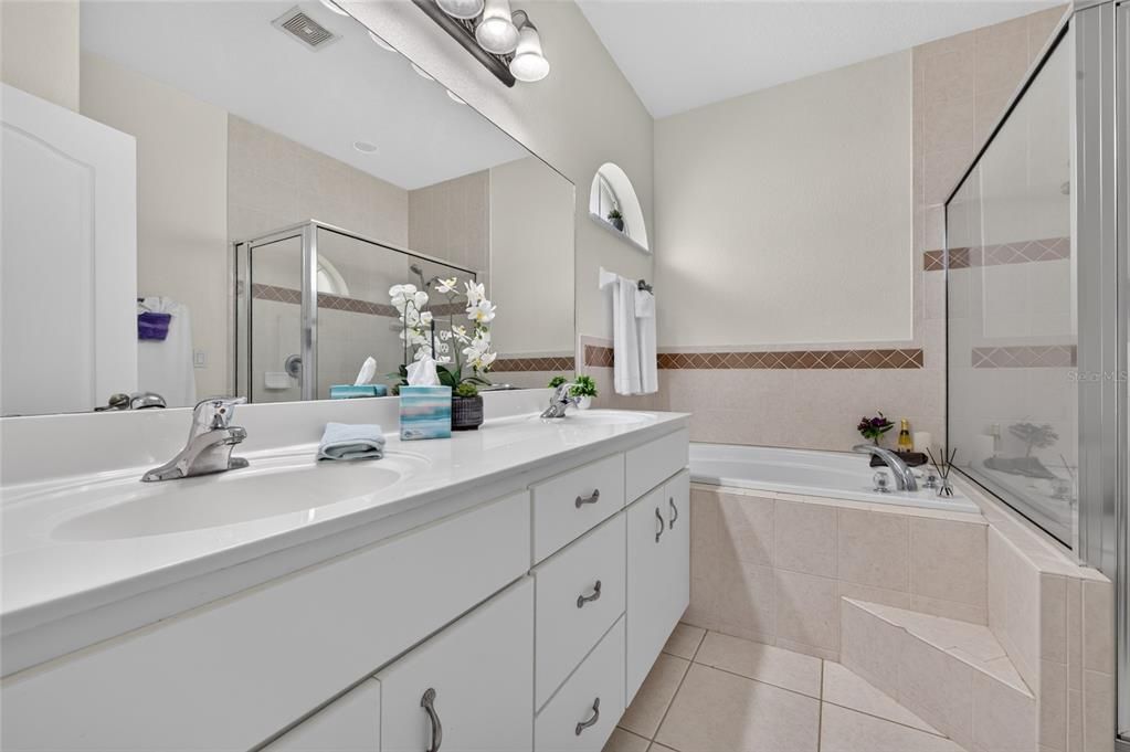 For Sale: $375,000 (3 beds, 2 baths, 1596 Square Feet)