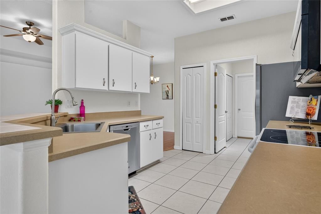 For Sale: $375,000 (3 beds, 2 baths, 1596 Square Feet)