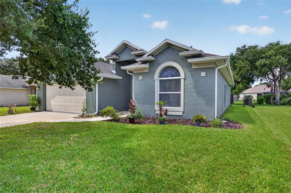 For Sale: $375,000 (3 beds, 2 baths, 1596 Square Feet)