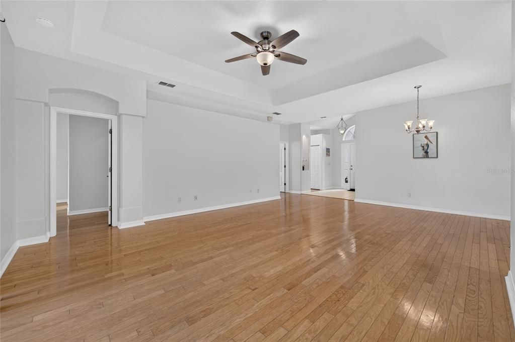 For Sale: $375,000 (3 beds, 2 baths, 1596 Square Feet)