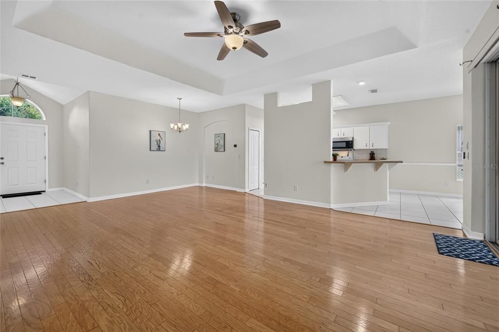 For Sale: $375,000 (3 beds, 2 baths, 1596 Square Feet)