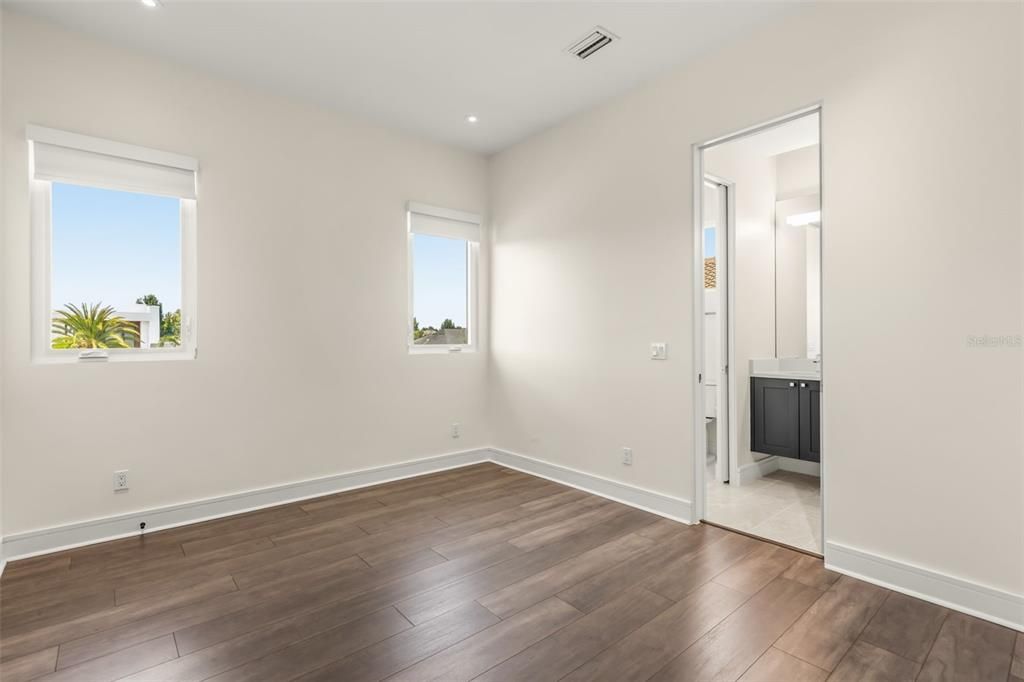 En Venta: $2,400,000 (5 camas, 4 baños, 4519 Pies cuadrados)