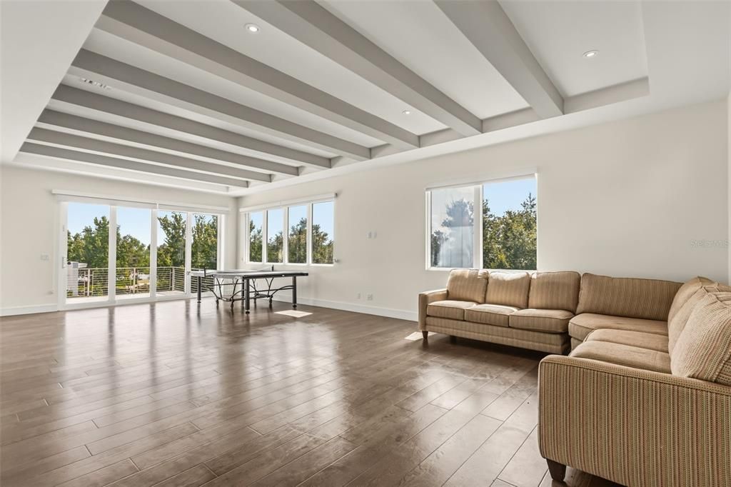 En Venta: $2,400,000 (5 camas, 4 baños, 4519 Pies cuadrados)