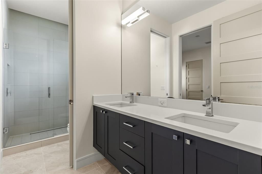 En Venta: $2,400,000 (5 camas, 4 baños, 4519 Pies cuadrados)