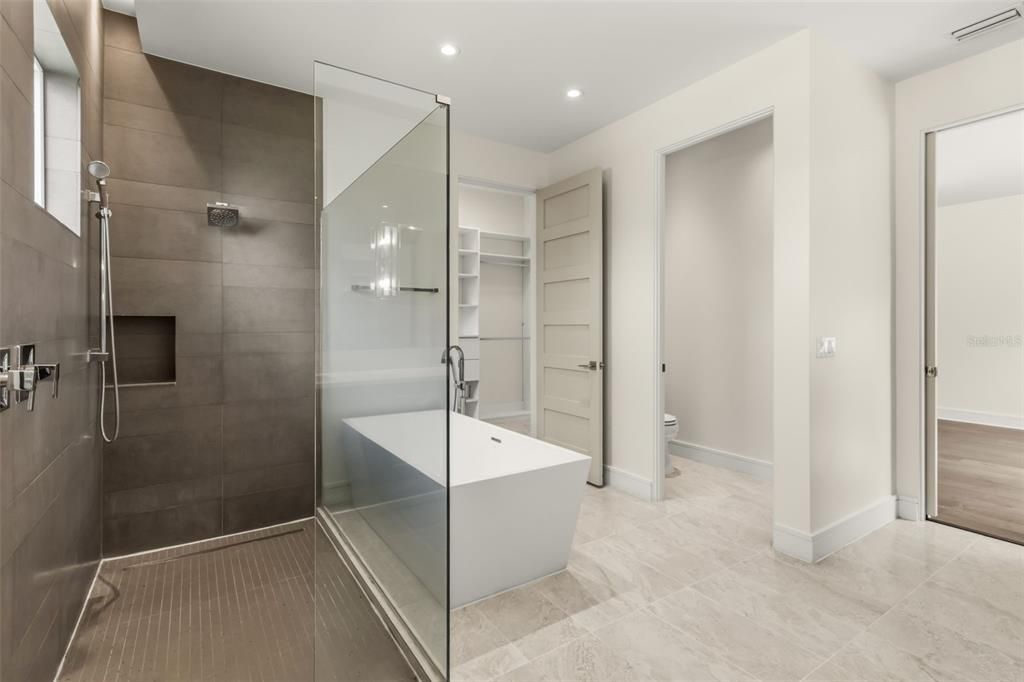En Venta: $2,400,000 (5 camas, 4 baños, 4519 Pies cuadrados)