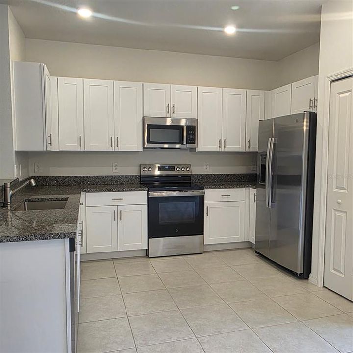 В аренду: $2,095 (3 спален, 2 ванн, 1634 Квадратных фут)