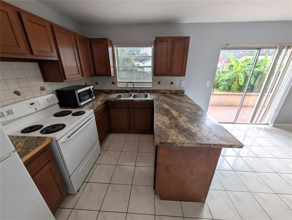 В аренду: $1,775 (3 спален, 2 ванн, 1292 Квадратных фут)