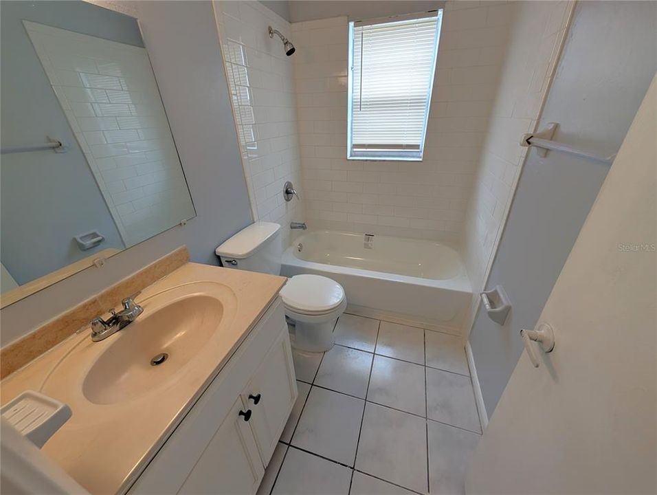 В аренду: $1,775 (3 спален, 2 ванн, 1292 Квадратных фут)