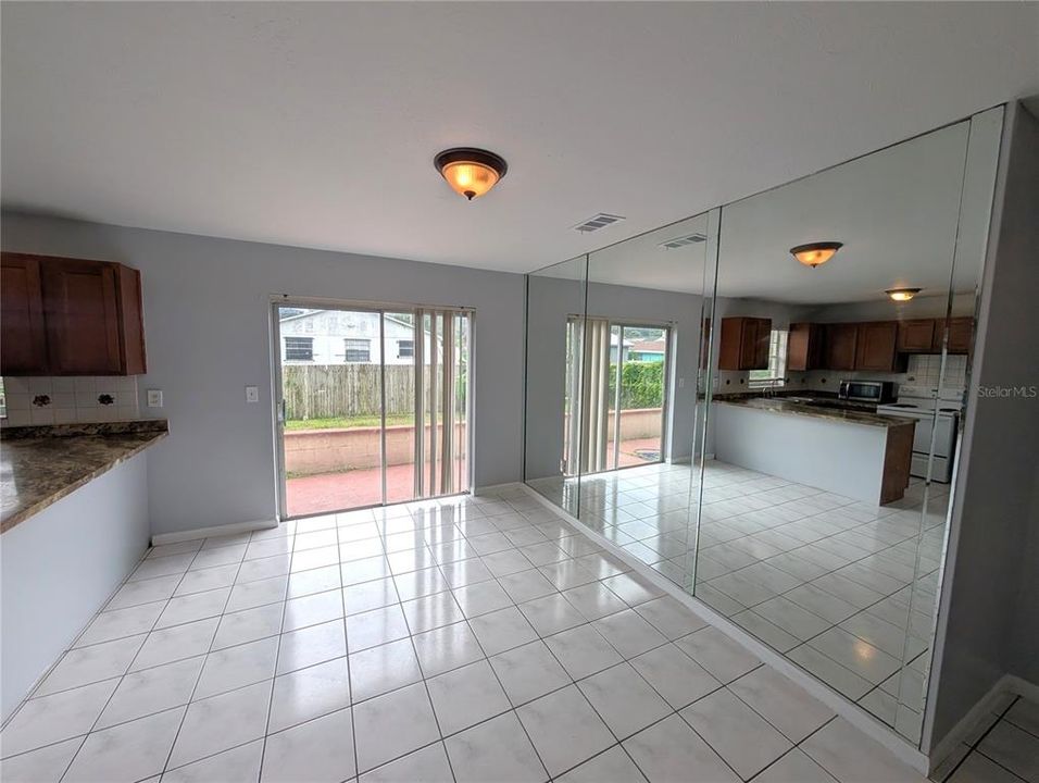 В аренду: $1,775 (3 спален, 2 ванн, 1292 Квадратных фут)