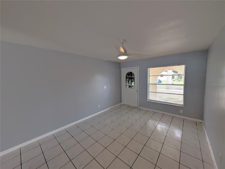В аренду: $1,775 (3 спален, 2 ванн, 1292 Квадратных фут)