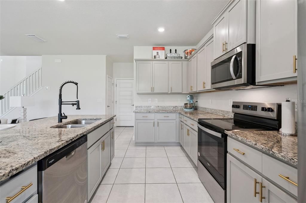 En Venta: $440,000 (4 camas, 2 baños, 2211 Pies cuadrados)
