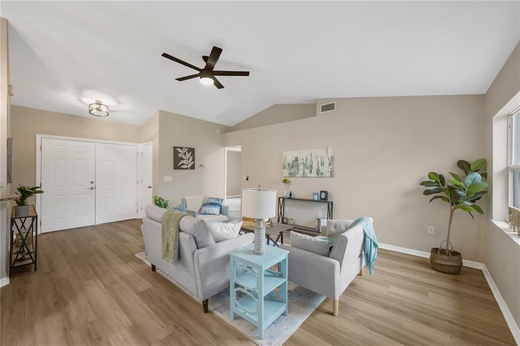 Activo con contrato: $299,900 (3 camas, 2 baños, 1513 Pies cuadrados)