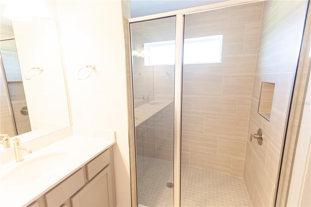 В аренду: $3,300 (5 спален, 4 ванн, 2629 Квадратных фут)