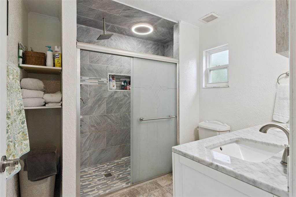 En Venta: $485,000 (4 camas, 2 baños, 2103 Pies cuadrados)