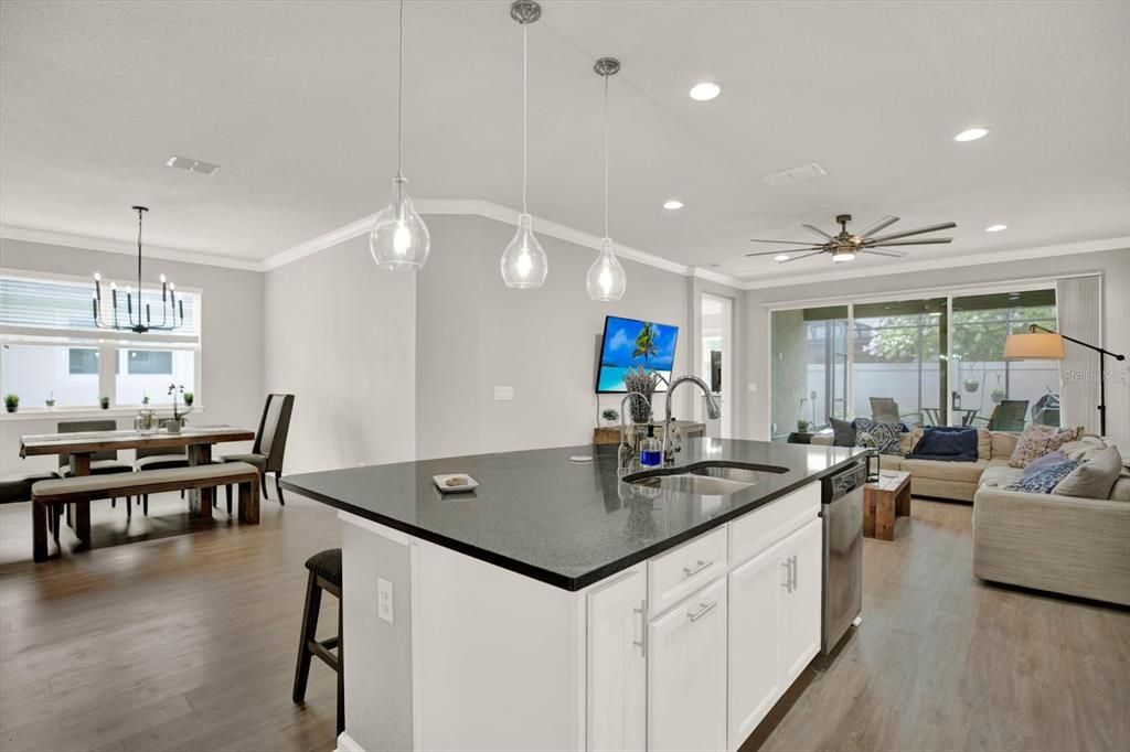 For Sale: $374,900 (3 beds, 2 baths, 1658 Square Feet)