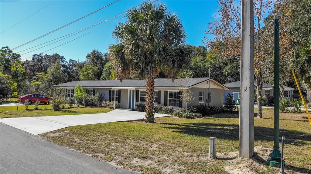 For Rent: $1,900 (3 beds, 2 baths, 1008 Square Feet)