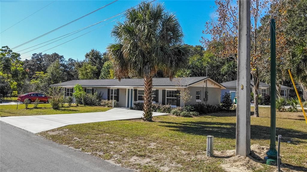 For Rent: $1,900 (3 beds, 2 baths, 1008 Square Feet)