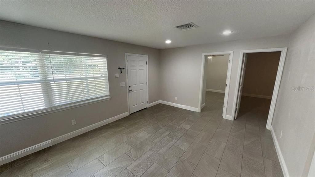 For Rent: $1,900 (3 beds, 2 baths, 1008 Square Feet)