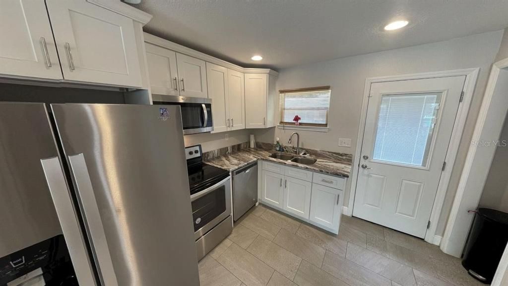 For Rent: $1,900 (3 beds, 2 baths, 1008 Square Feet)