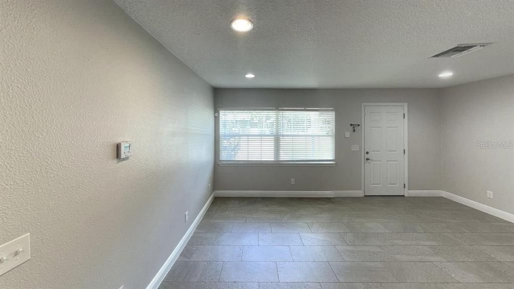 For Rent: $1,900 (3 beds, 2 baths, 1008 Square Feet)