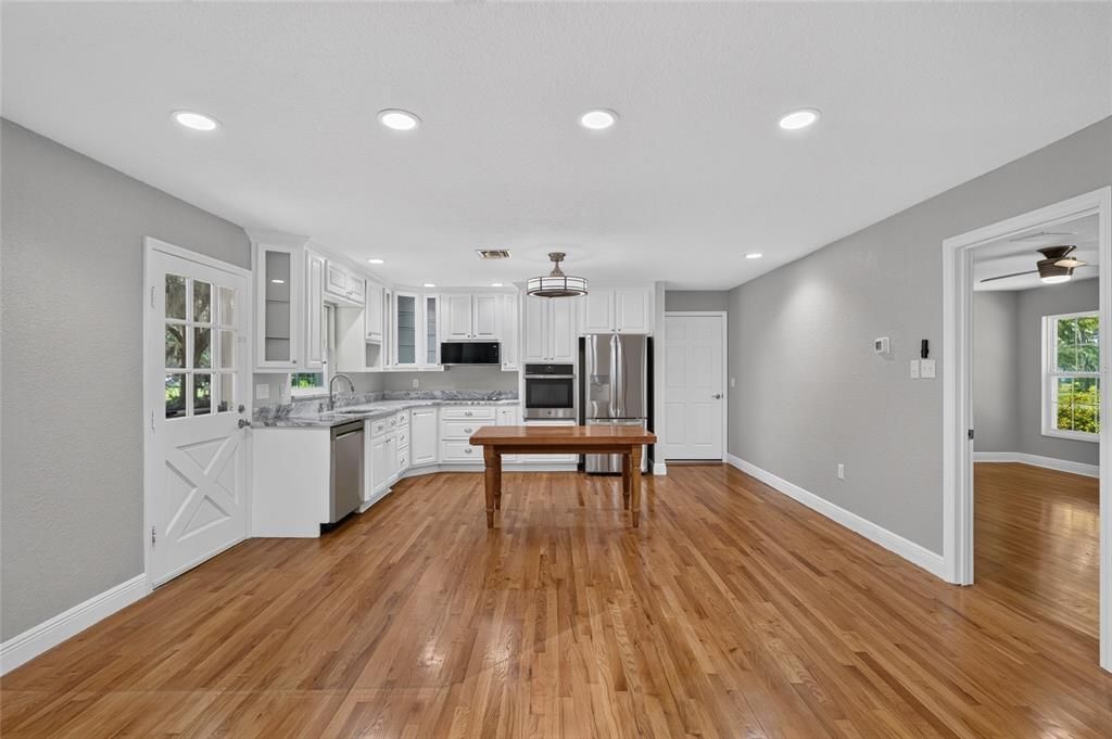 En Venta: $698,000 (4 camas, 2 baños, 1829 Pies cuadrados)