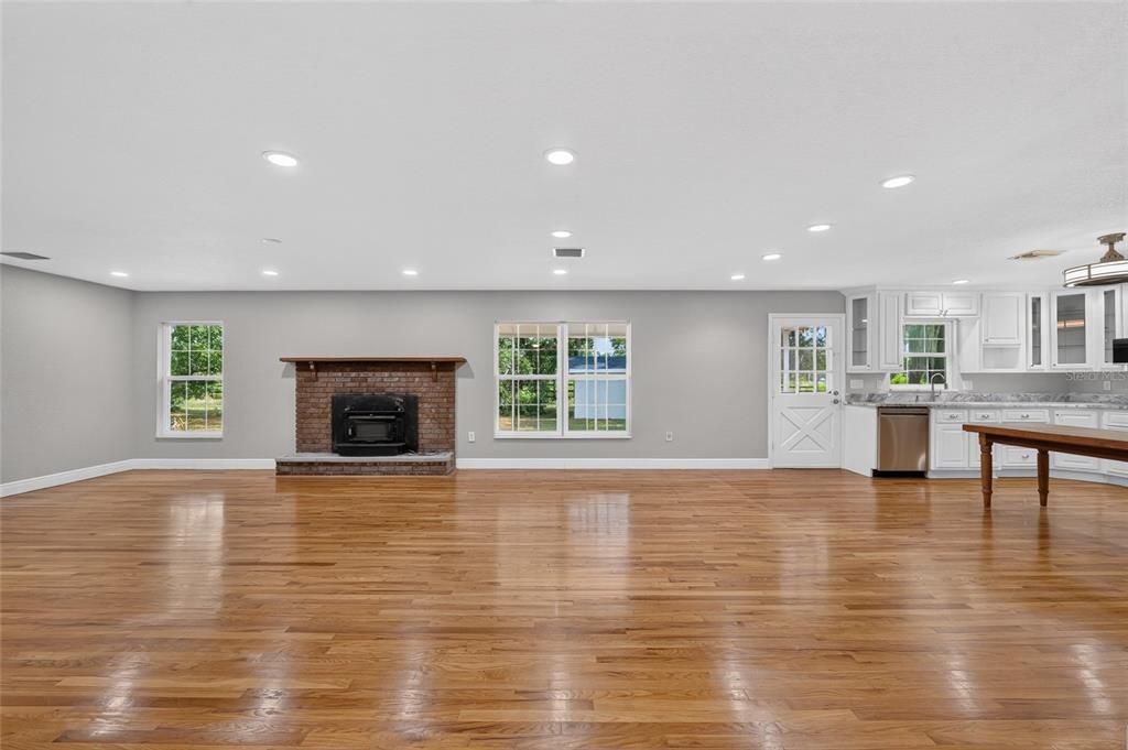 En Venta: $698,000 (4 camas, 2 baños, 1829 Pies cuadrados)