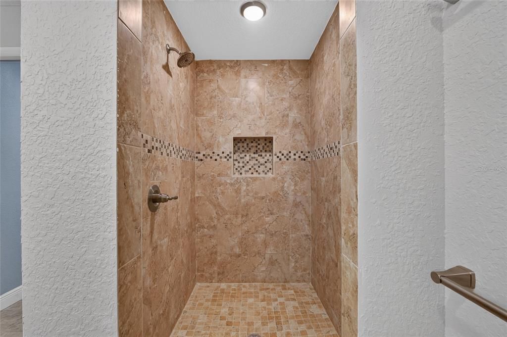 En Venta: $698,000 (4 camas, 2 baños, 1829 Pies cuadrados)