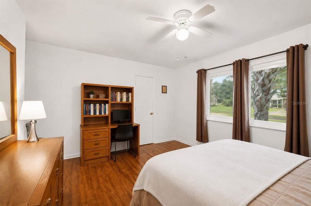 For Sale: $249,000 (3 beds, 2 baths, 1105 Square Feet)