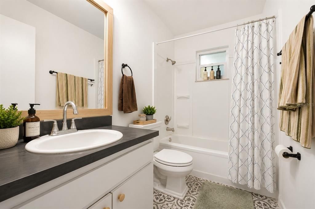 For Sale: $249,000 (3 beds, 2 baths, 1105 Square Feet)