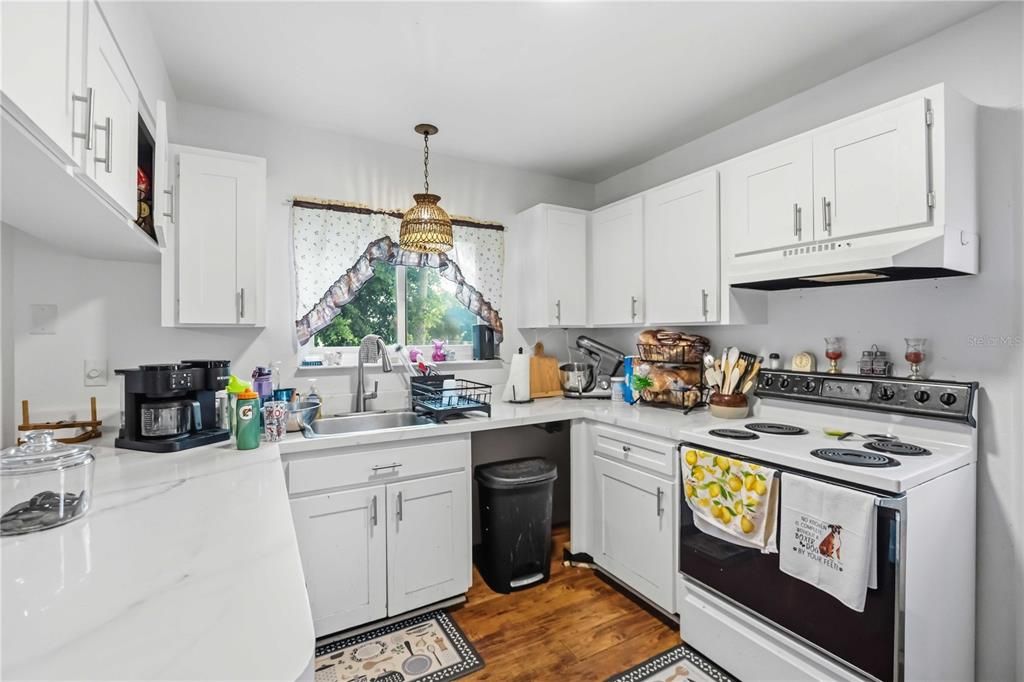 For Sale: $249,000 (3 beds, 2 baths, 1105 Square Feet)