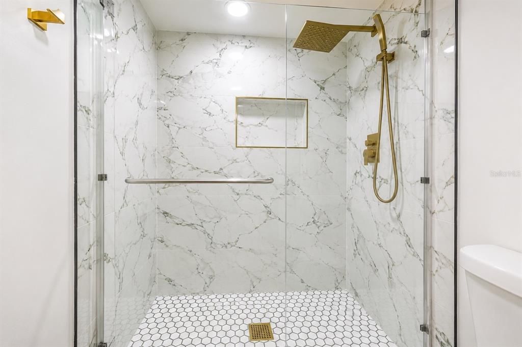 En Venta: $199,999 (2 camas, 2 baños, 1217 Pies cuadrados)