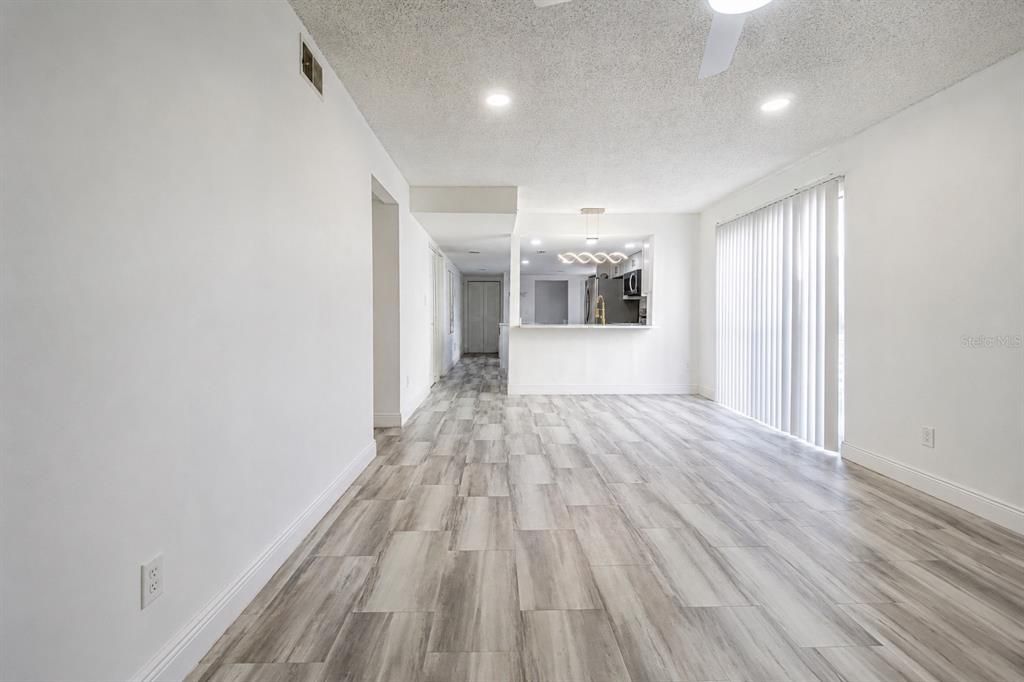 En Venta: $199,999 (2 camas, 2 baños, 1217 Pies cuadrados)