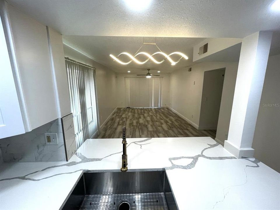 En Venta: $199,999 (2 camas, 2 baños, 1217 Pies cuadrados)