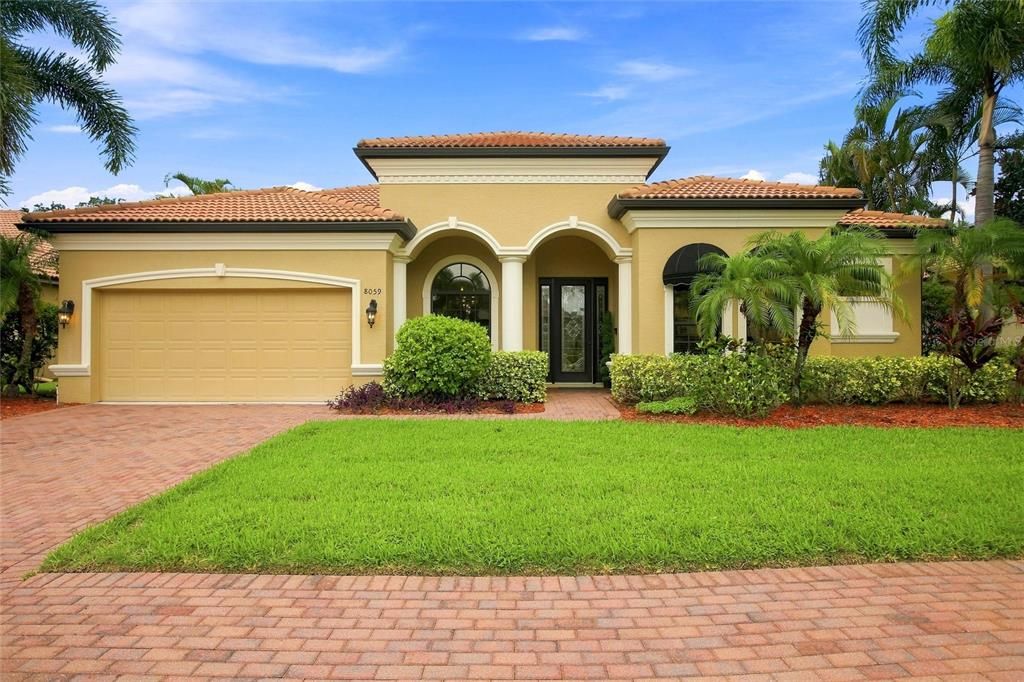 For Sale: $729,000 (4 beds, 3 baths, 2425 Square Feet)