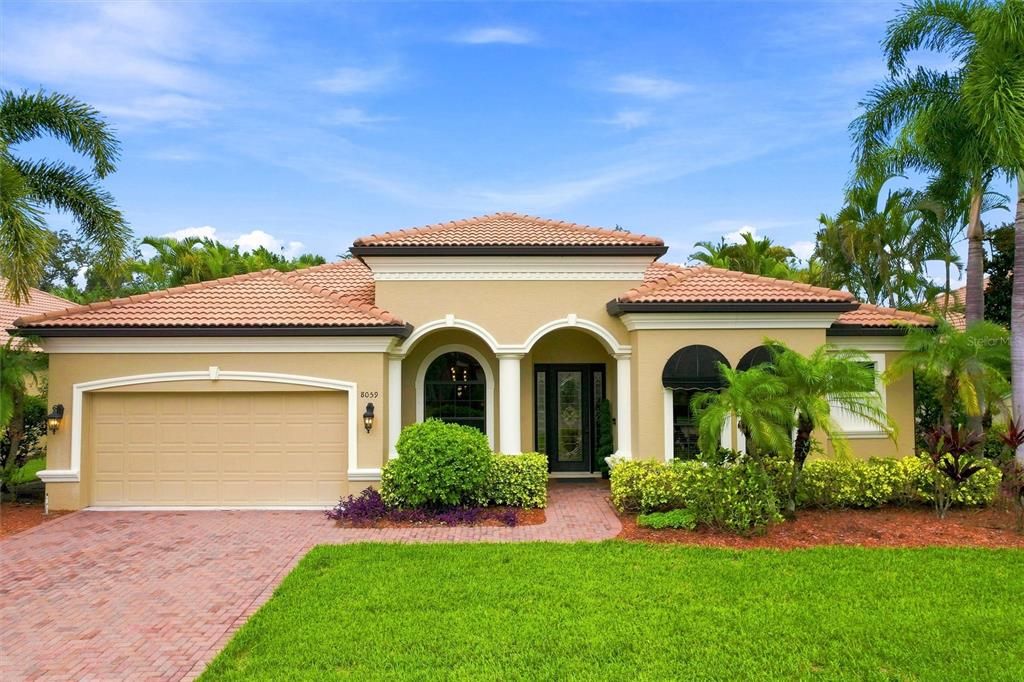 For Sale: $729,000 (4 beds, 3 baths, 2425 Square Feet)