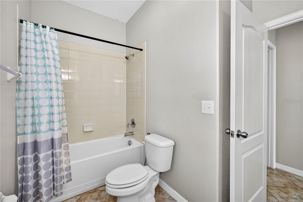 En Venta: $529,000 (4 camas, 3 baños, 2529 Pies cuadrados)