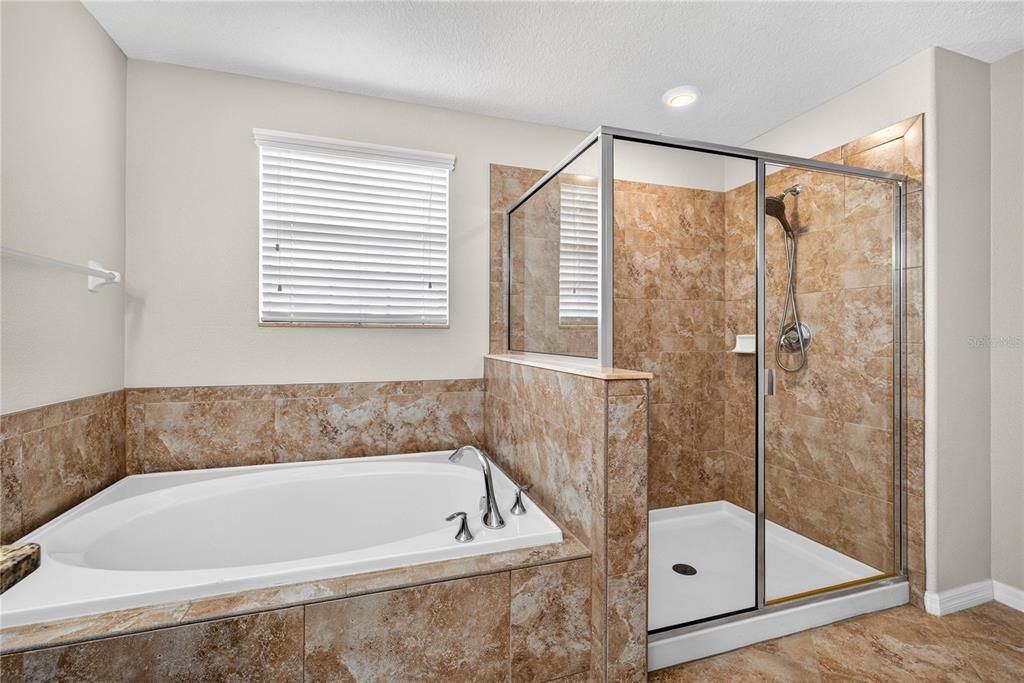 En Venta: $529,000 (4 camas, 3 baños, 2529 Pies cuadrados)