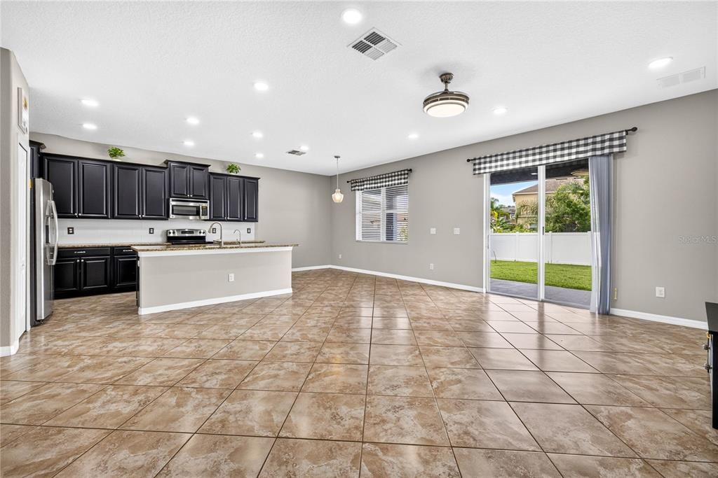 En Venta: $529,000 (4 camas, 3 baños, 2529 Pies cuadrados)