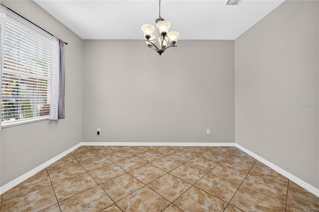En Venta: $529,000 (4 camas, 3 baños, 2529 Pies cuadrados)