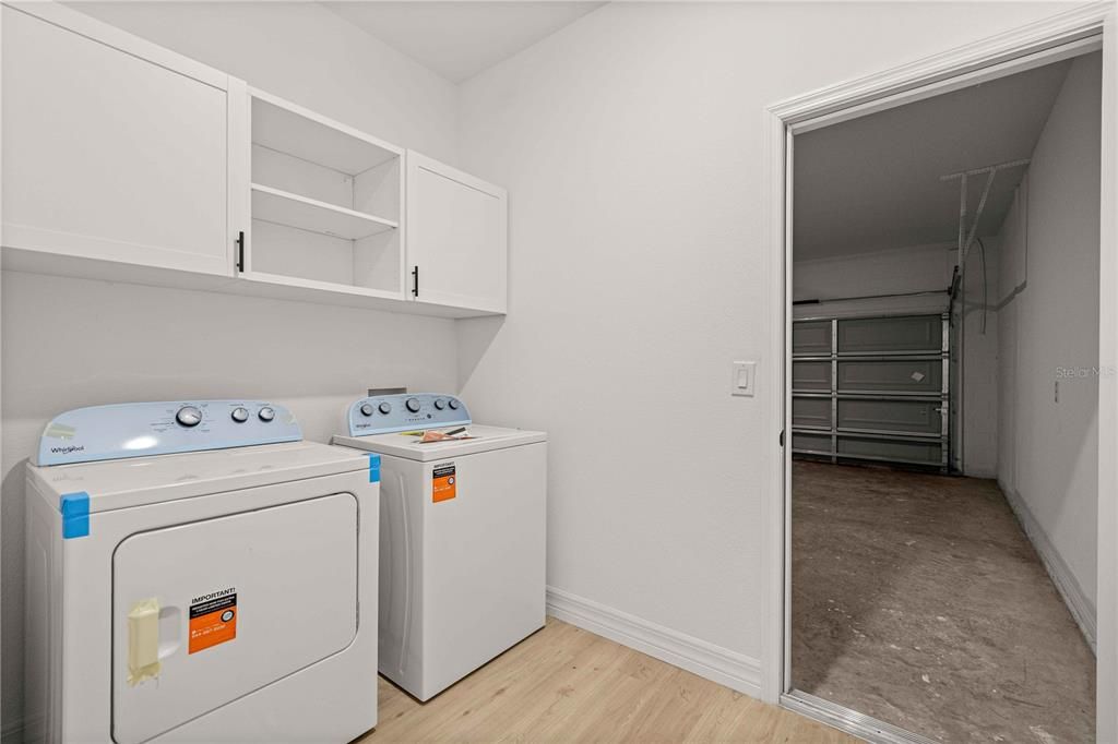 На продажу: $284,990 (4 спален, 2 ванн, 1587 Квадратных фут)