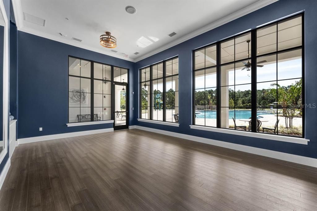 На продажу: $404,990 (4 спален, 2 ванн, 1828 Квадратных фут)