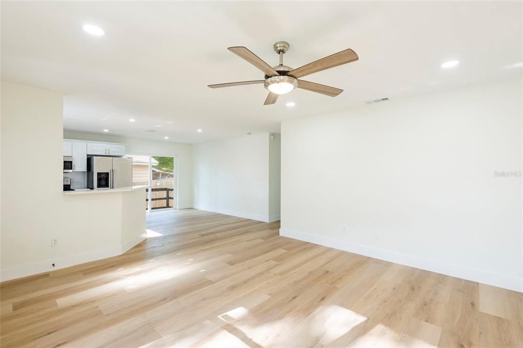 En Venta: $320,000 (3 camas, 2 baños, 1200 Pies cuadrados)