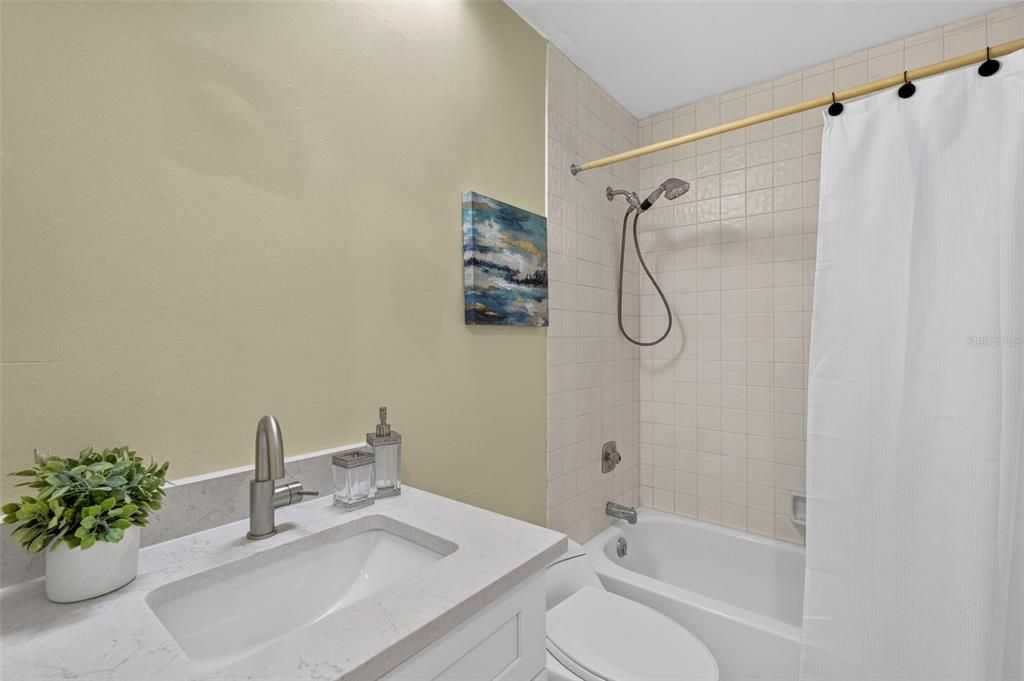 En Venta: $300,000 (3 camas, 2 baños, 1315 Pies cuadrados)