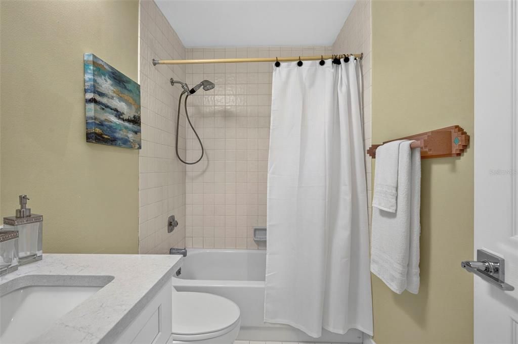 En Venta: $300,000 (3 camas, 2 baños, 1315 Pies cuadrados)