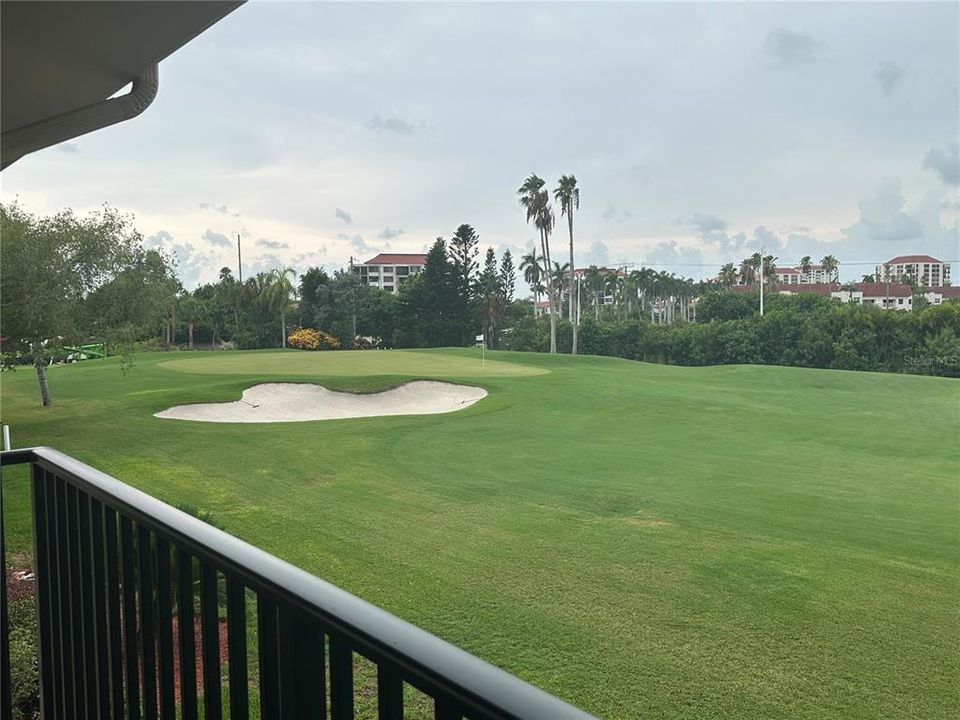 For Rent: $2,400 (2 beds, 2 baths, 890 Square Feet)