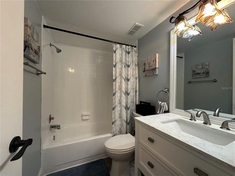 For Rent: $2,400 (2 beds, 2 baths, 890 Square Feet)