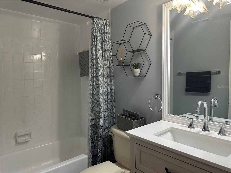 For Rent: $2,400 (2 beds, 2 baths, 890 Square Feet)