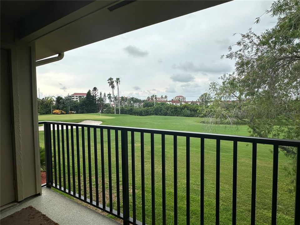 For Rent: $2,400 (2 beds, 2 baths, 890 Square Feet)