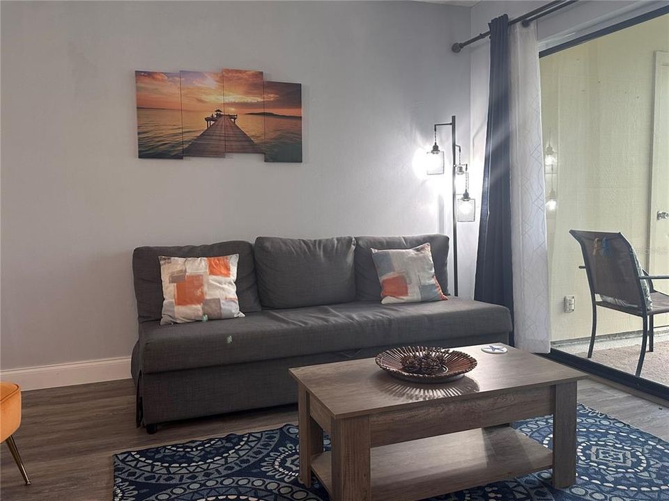 For Rent: $2,400 (2 beds, 2 baths, 890 Square Feet)